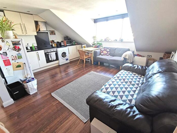 1 Bedroom Apartment To Rent In Moray Road, Finsbury Park, London, N4
