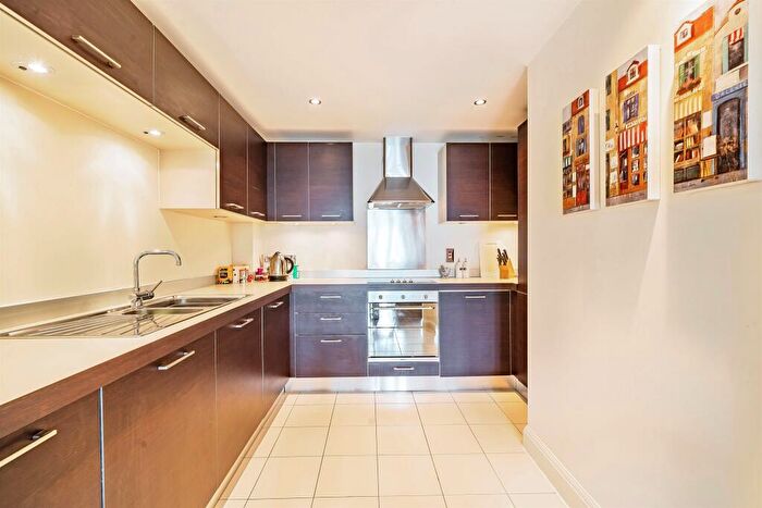 1 Bedroom Apartment For Sale In Old Watford Road, Bricket Wood, St. Albans, AL2