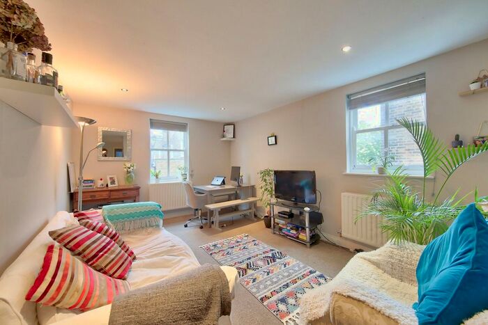 2 Bedroom Flat To Rent In Earlsfield Road, Earlsfield, SW18