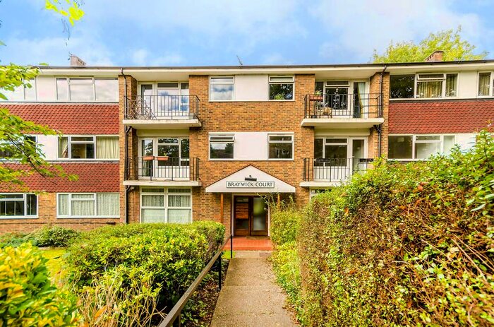 2 Bedroom Flat To Rent In Queens Road, North Kingston, Kingston Upon Thames, KT2