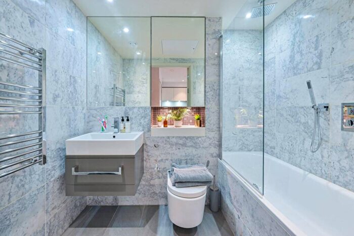 1 Bedroom Flat To Rent In Elephant Road, Elephant And Castle, London, SE17