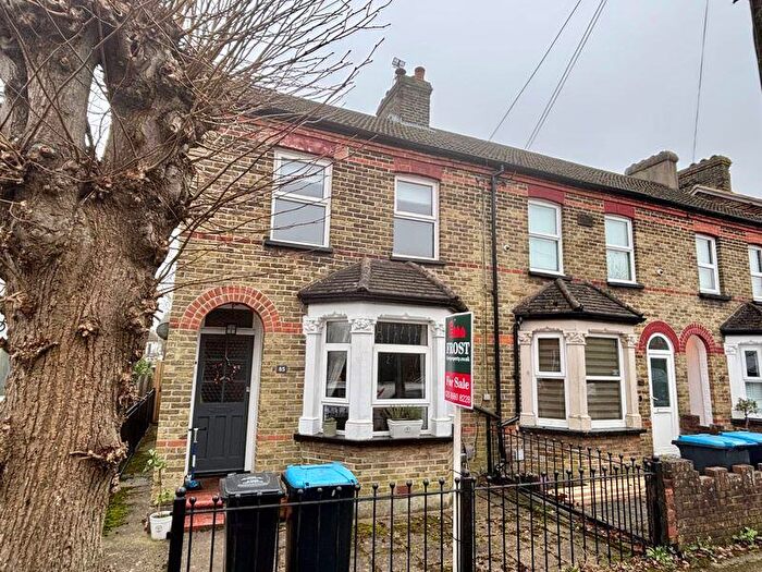 3 Bedroom End Of Terrace House For Sale In Park Road, Caterham On The Hill, CR3