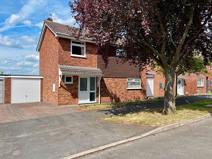 3 Bedroom Detached House For Sale In Langdale Drive, Nuneaton, CV11