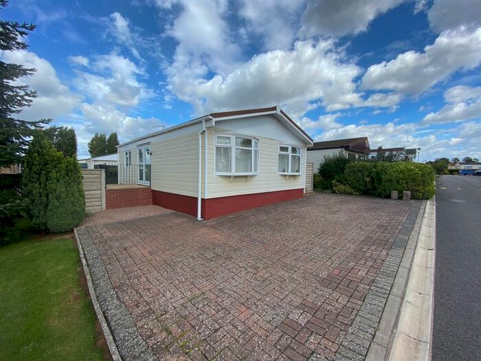 2 Bedroom Park Home For Sale In Redlands Park, Lighthorne, Warwick, CV35