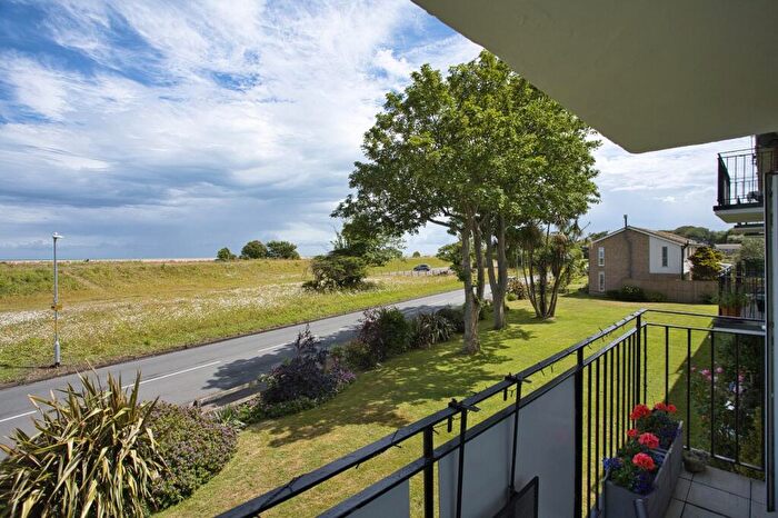 2 Bedroom Flat For Sale In Lord Warden Avenue, Walmer, Deal, Kent, CT14