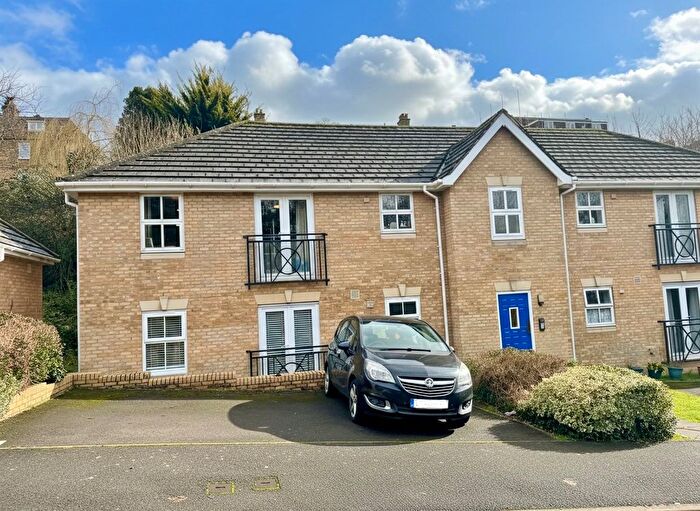 2 Bedroom Flat For Sale In Harriet Drive, Rochester, ME1