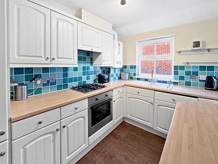 2 Bedroom Apartment To Rent In Consort Road, Cowes, PO31