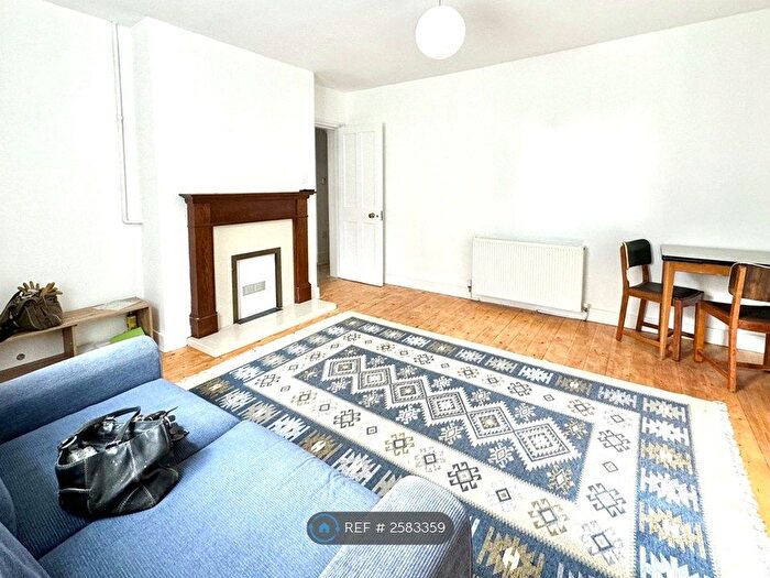 2 Bedroom Flat To Rent In Stoke Newington, London, N16