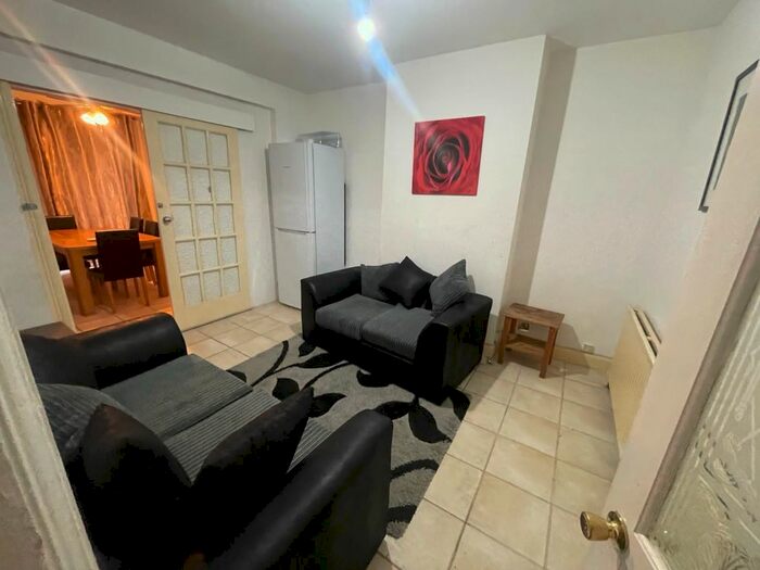 4 Bedroom Semi-Detached House To Rent In Phipps Road, Oxford, Oxfordshire, OX4
