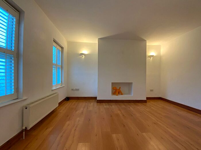 1 Bedroom Flat To Rent In West Wycombe Road, High Wycombe, HP11
