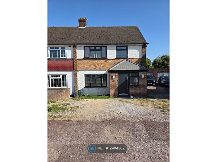 3 Bedroom Semi-Detached House To Rent In Swale Road, Rochester, ME2