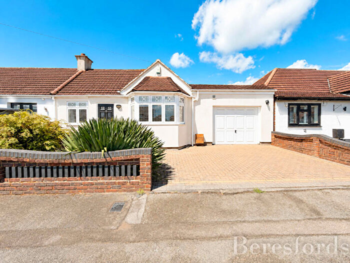 3 Bedroom Bungalow For Sale In Curtis Road, Hornchurch, RM11