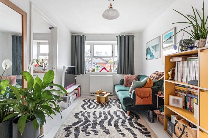 1 Bedroom Flat For Sale In Molyneux Drive, London, SW17