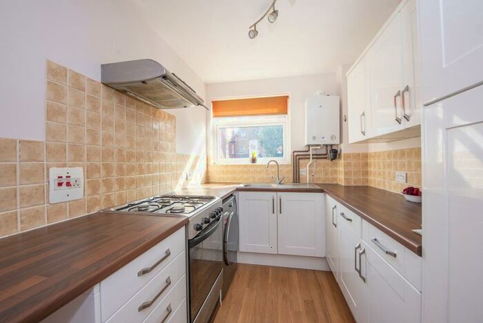 2 Bedroom Flat To Rent In King Charles Road Surbiton, KT5