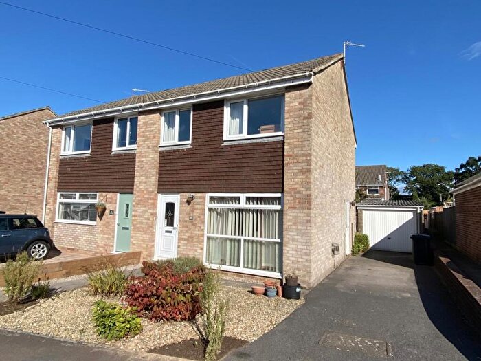3 Bedroom Semi Detached House For Sale In Abbotsbury Road, Nailsea, BS48