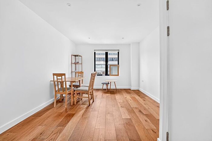 1 Bedroom Flat To Rent In Waleorde Road, London, SE17