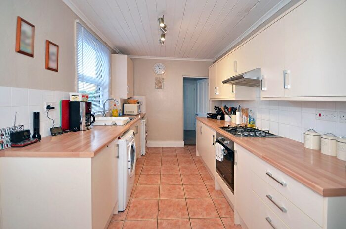 3 Bedroom Terraced House For Sale In Washbrook Road, Rushden, Northamptonshire, NN10