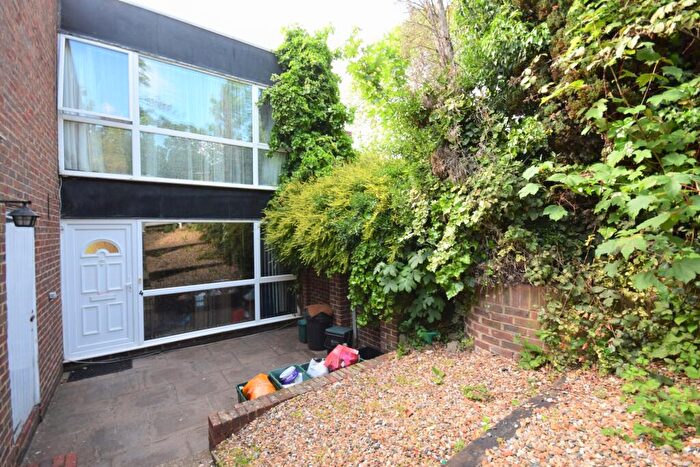 3 Bedroom House For Sale In Erin Close, Bromley, BR1
