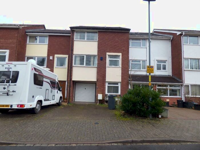 4 Bedroom Town House To Rent In St. Annes Close, Birmingham, B20