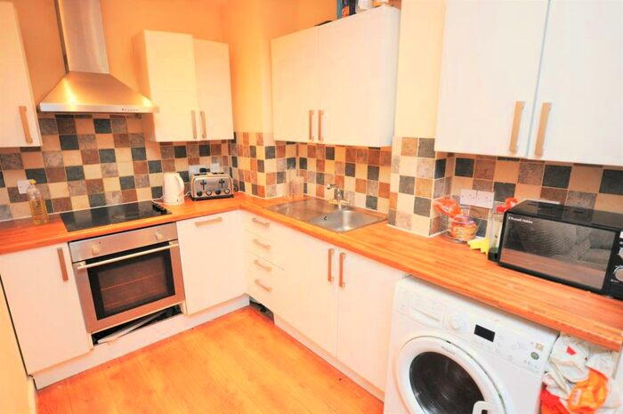3 Bedroom Flat To Rent In Fairfield Road, Jesmond, Newcastle Upon Tyne, NE2