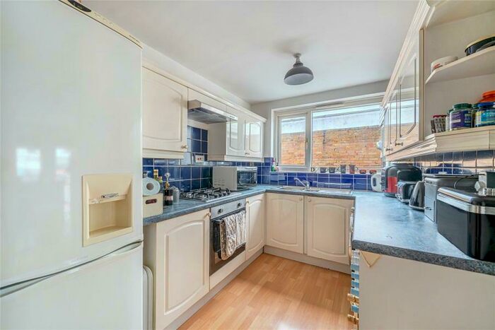2 Bedroom Apartment To Rent In Horsell, Woking, Surrey, GU21