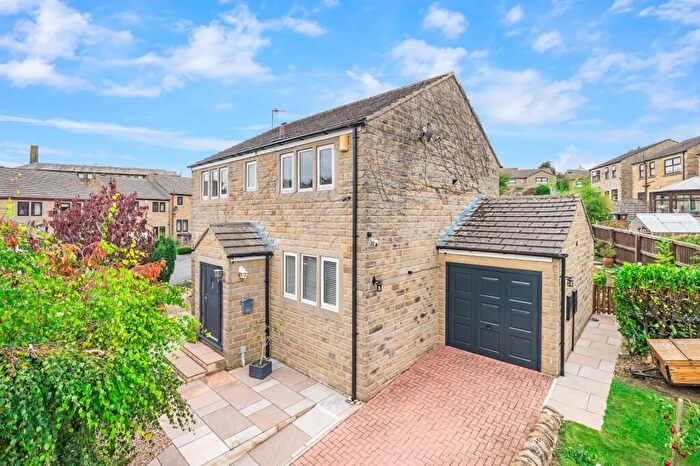 4 Bedroom Detached House For Sale In The Mallards, Silsden, Keighley, West Yorkshire, BD20