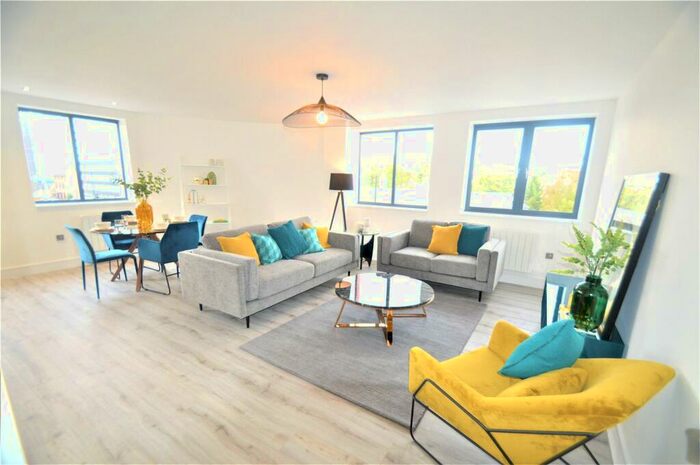 2 Bedroom Flat To Rent In Newland House, - Hagley Road, Birmingham, West Midlands, B16