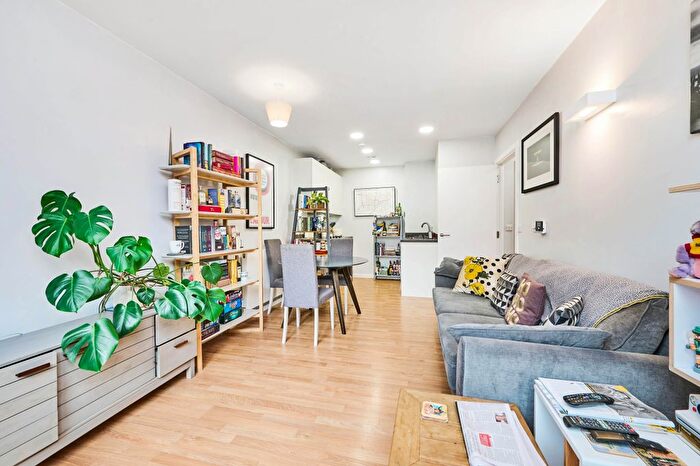 1 Bedroom Flat For Sale In Mountearl Gardens, London, SW16
