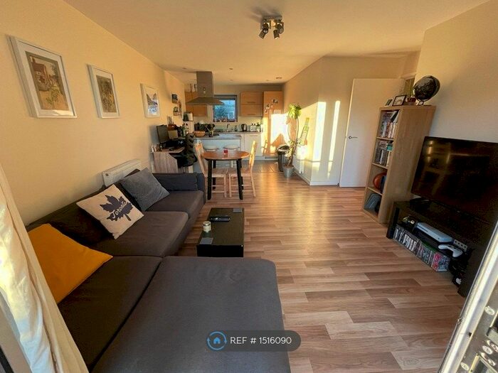 2 Bedroom Flat To Rent In Chapel Court, London, E10