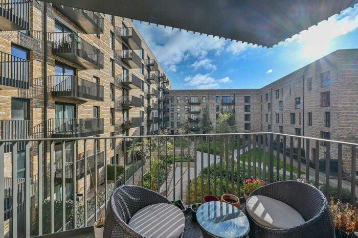 2 Bedroom Flat To Rent In Kingfisher Heights, Silvertown, London, E16