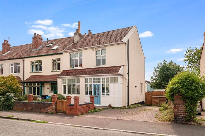 4 Bedroom End Of Terrace House For Sale In Downend Road, Horfield, BS7
