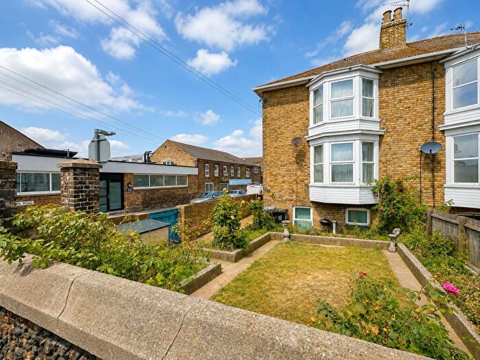 4 Bedroom Maisonette To Rent In Hereson Road, Ramsgate, Kent, CT11