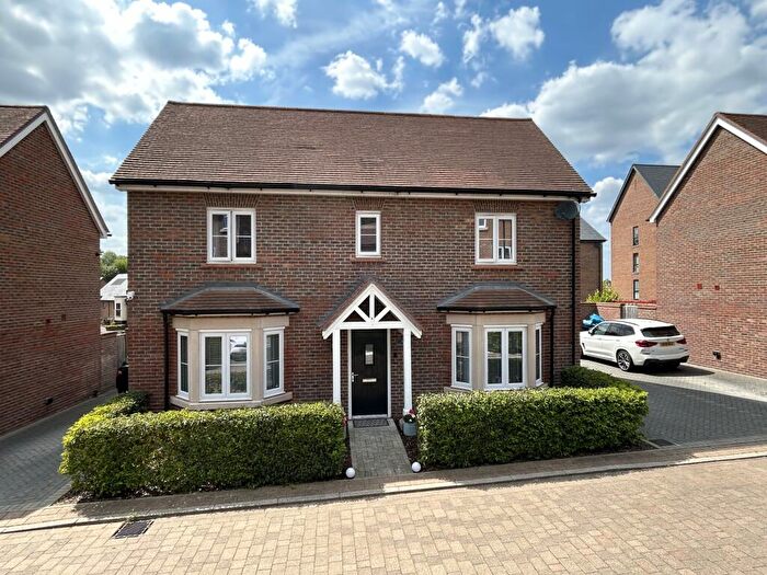 3 Bedroom Detached House For Sale In Craftmans Crescent, Burgess Hill, RH15