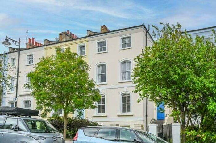 3 Bedroom Apartment To Rent In Miranda Road, London, N19