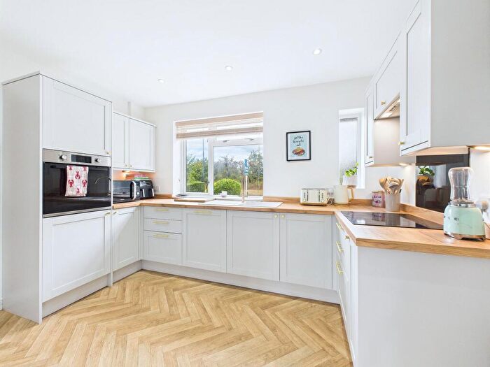 3 Bedroom Semi-Detached House For Sale In Turner Drive, Inkersall, S43