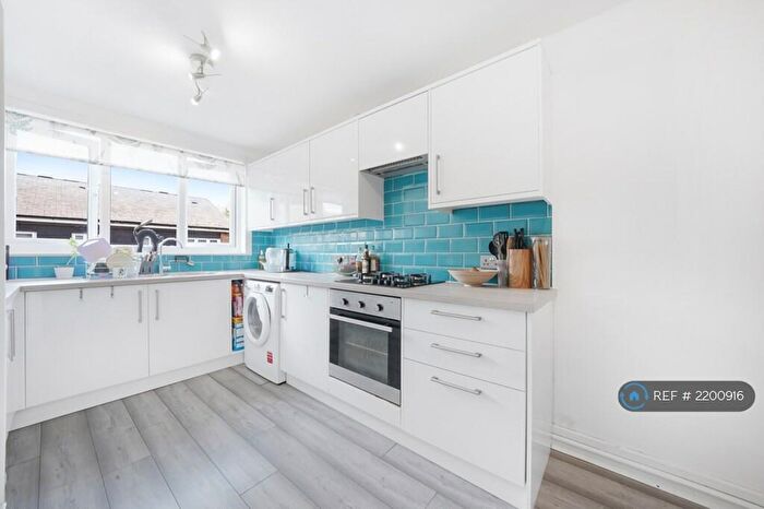 3 Bedroom Maisonette To Rent In Corporation Street, London, N7