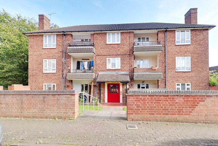 3 Bedroom Flat For Sale In Corran Way, South Ockendon, RM15