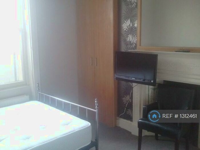 Studio To Rent In Lower Rock Gardens, Brighton, BN2