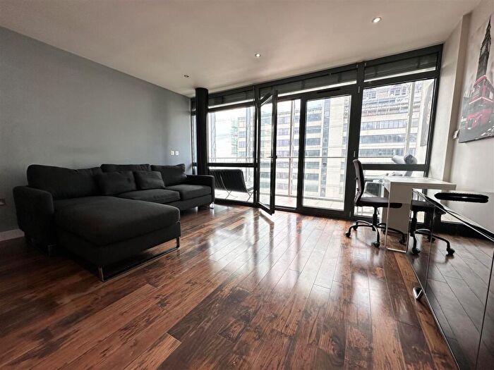 2 Bedroom Apartment To Rent In Deansgate, Manchester, M3