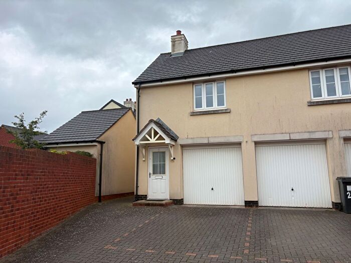 2 Bedroom Property To Rent In Carnac Drive, Dawlish, EX7
