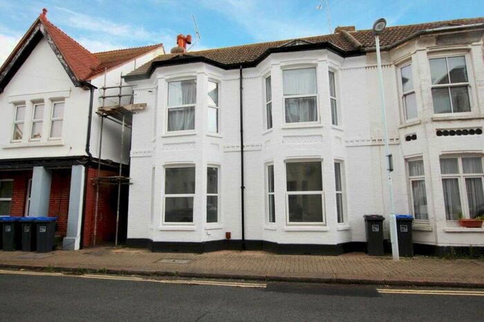 2 Bedroom Apartment To Rent In Thorn Road, Worthing, West Sussex, BN11