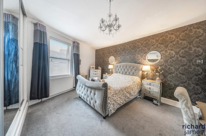 3 Bedroom End Of Terrace House For Sale In Prospect Hill, Old Town, Swindon, SN1