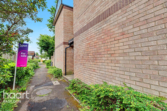 1 Bedroom Apartment For Sale In Holgate, Basildon, SS13