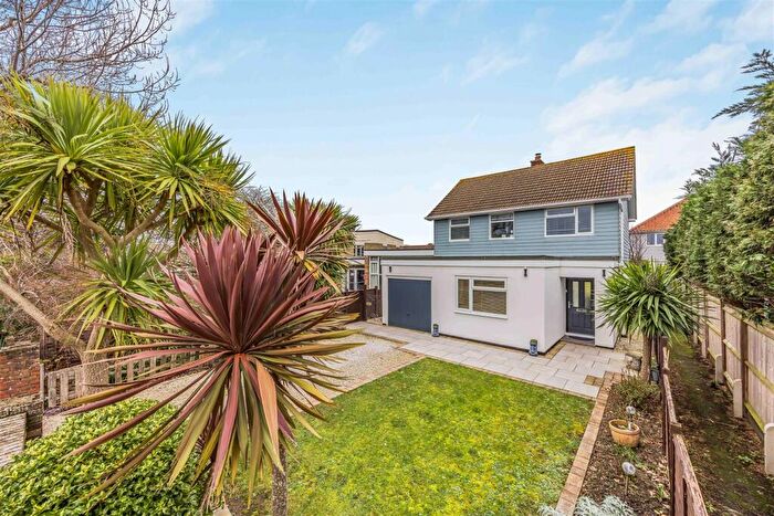 4 Bedroom Detached House For Sale In Culver Drive, Hayling Island, PO11