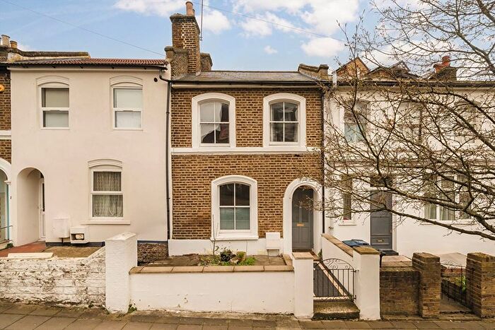 2 Bedroom Terraced House To Rent In Mill Hill Road, Acton, W3