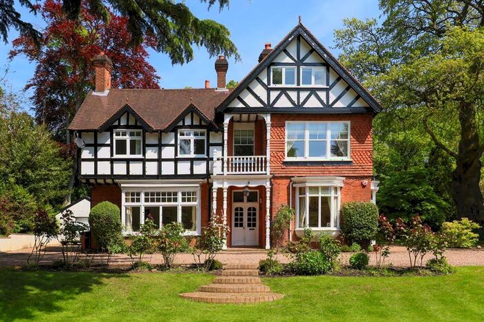 5 Bedroom Detached House To Rent In Woburn Hill, Addlestone, KT15