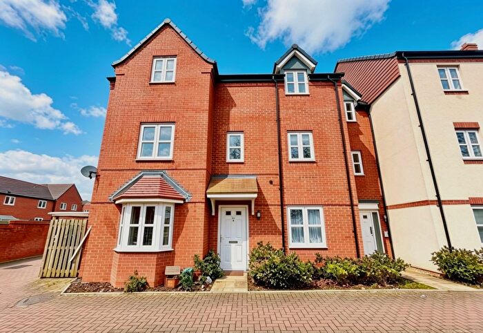 2 Bedroom Flat To Rent In Chatham Road, Stratford-Upon-Avon, CV37