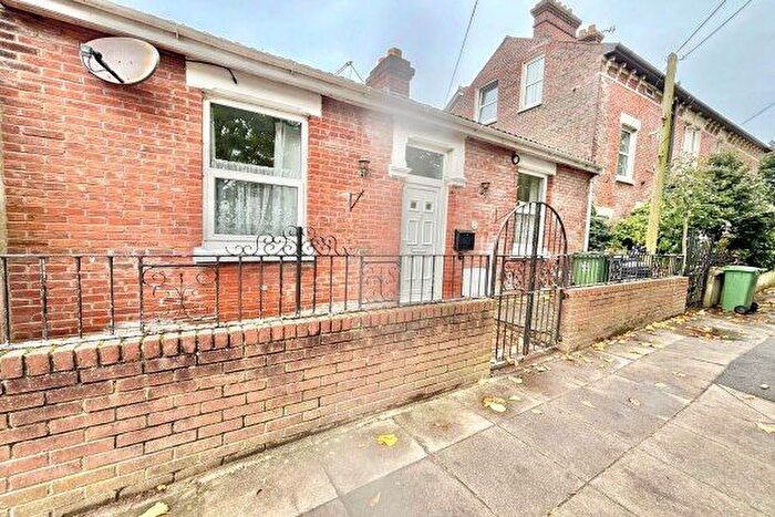 2 Bedroom Bungalow To Rent In Goldsmith Avenue, Southsea, PO4