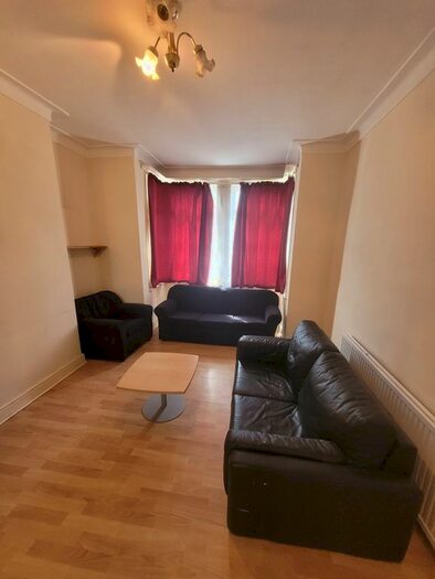 3 Bedroom Terraced House To Rent In Mortlake Road, Ilford, IG1