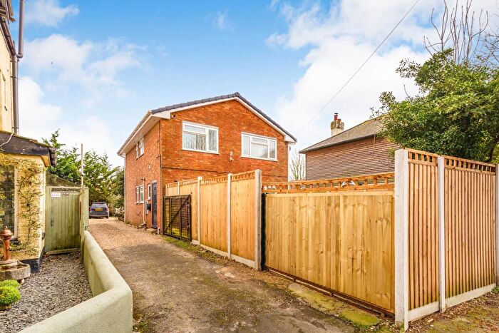 2 Bedroom Flat To Rent In Lyminster Road, Littlehampton, BN17